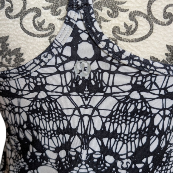 Lululemon Power Y Tank Top White Black Glacier Lace Rel: 12/2011 Women's size 8 - Picture 7 of 12